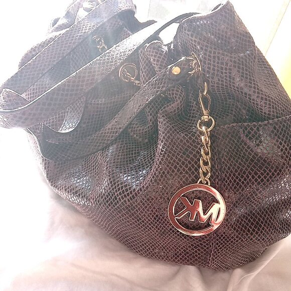 Stunning Michael Kors Purple Suede Shoulder Bag With Chain Detail EUC - Picture 5 of 8